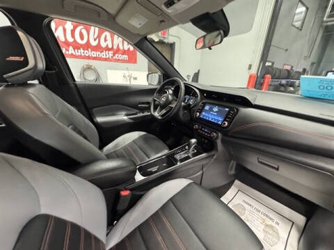 2022 Nissan Kicks SR