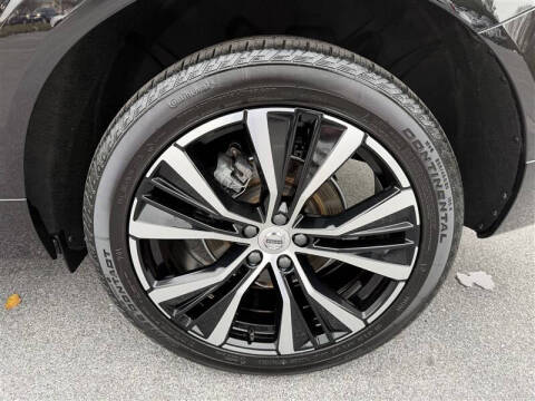 2024 Volvo XC60 B5 Plus Dark Theme