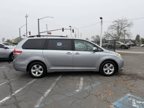 2011 Toyota Sienna LE 8-Passenger