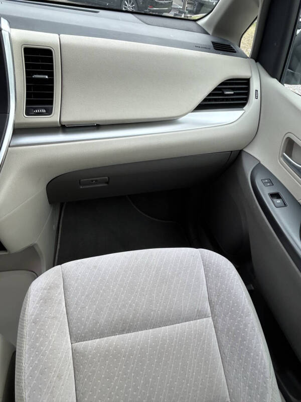 2019 Toyota Sienna LE 8-Passenger