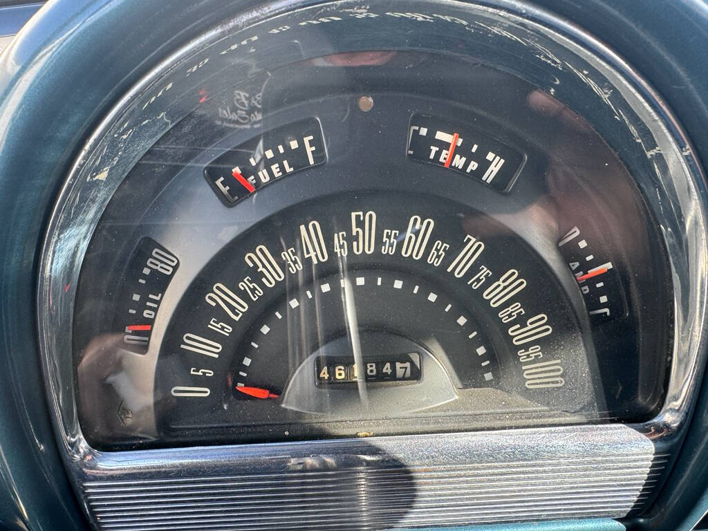 1952 Ford Crestline 32