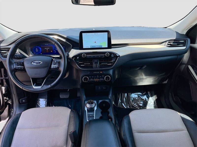 2022 Ford Escape Titanium