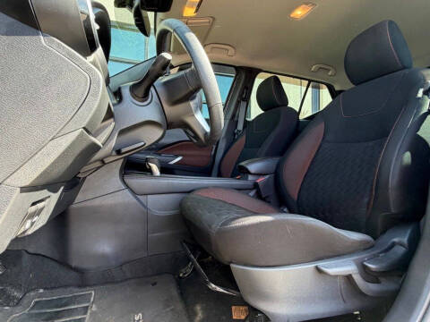 2021 Nissan Kicks SR