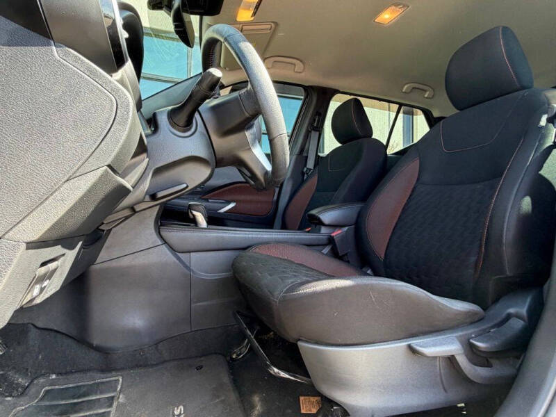 2021 Nissan Kicks SR