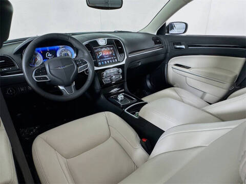 2023 Chrysler 300 Touring L