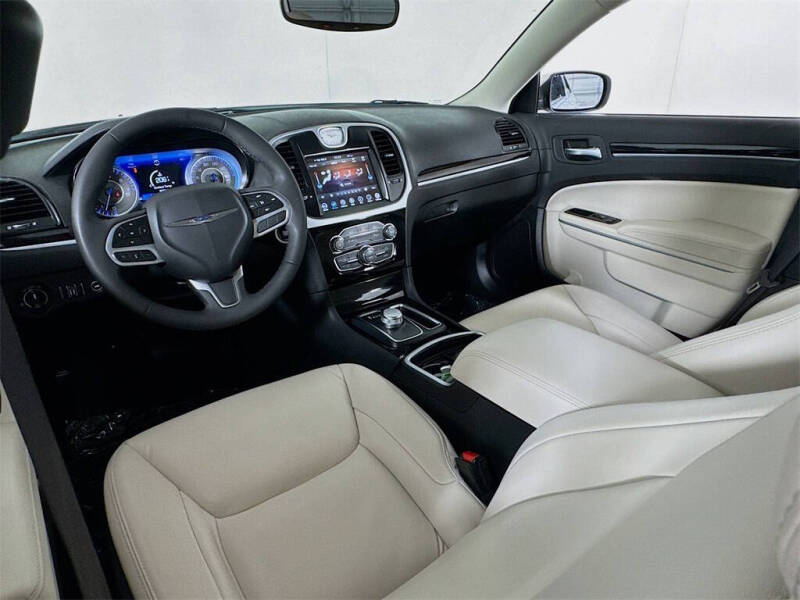 2023 Chrysler 300 Touring L