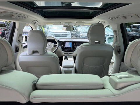2023 Volvo XC60 B5 Plus Bright Theme