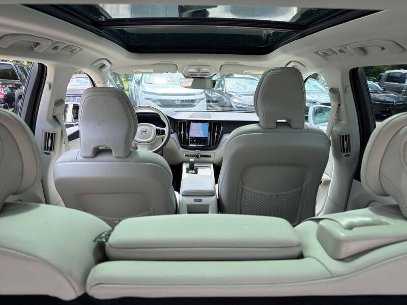 2023 Volvo XC60 B5 Plus Bright Theme