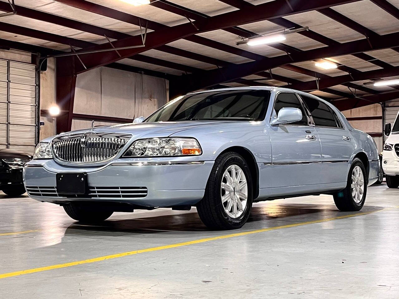 2010 Lincoln Town Car for sale at Carnival Car Company in Victoria, TX