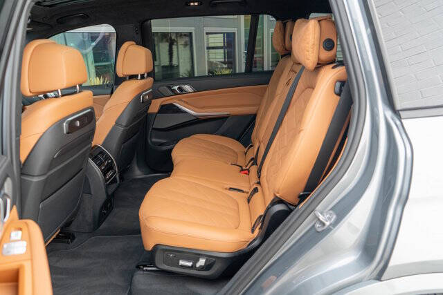 2023 BMW X7 34