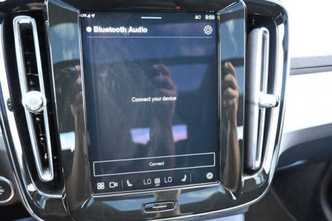 2025 Volvo XC40 B5 Plus Dark Theme