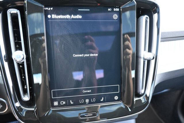 2025 Volvo XC40 B5 Plus Dark Theme