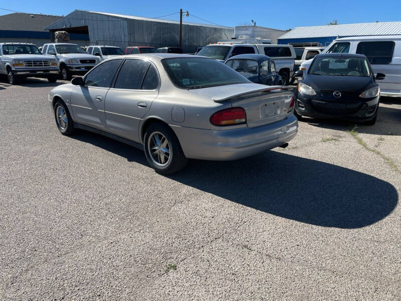 1999 Oldsmobile Intrigue GL photo 4