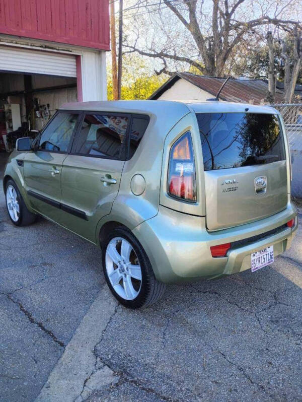 2011 Kia Soul +