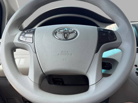 2011 Toyota Sienna LE 8-Passenger