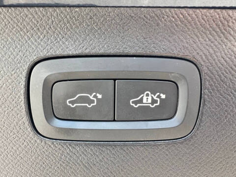 2023 Volvo XC90 B5 Core