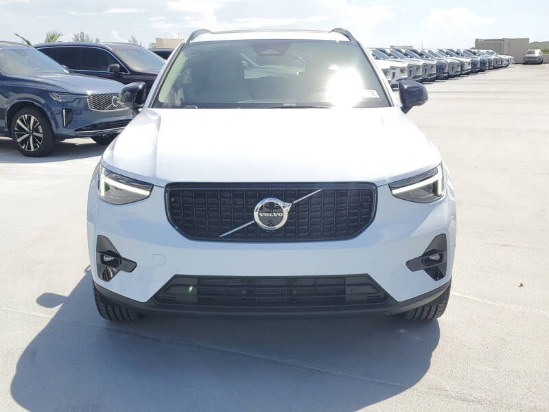 2026 Volvo XC40 B5 Plus