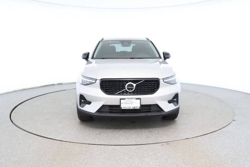 2024 Volvo XC40 B5 Plus Dark Theme