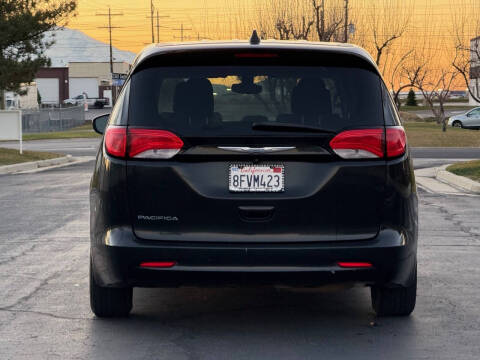 2017 Chrysler Pacifica Touring