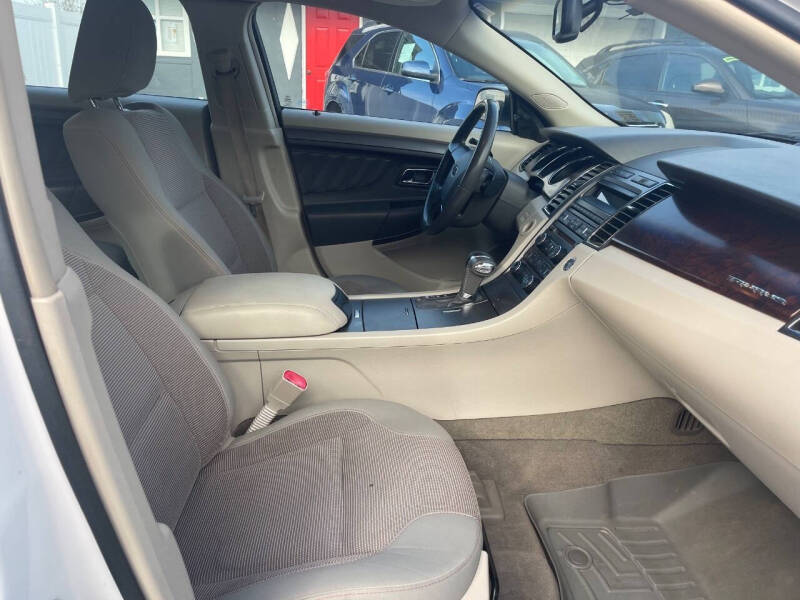 2011 Ford Taurus SEL