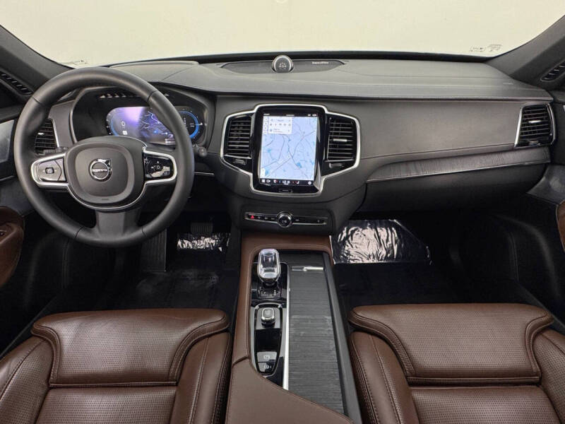 2023 Volvo XC90 Recharge T8 Ultimate Dark Theme