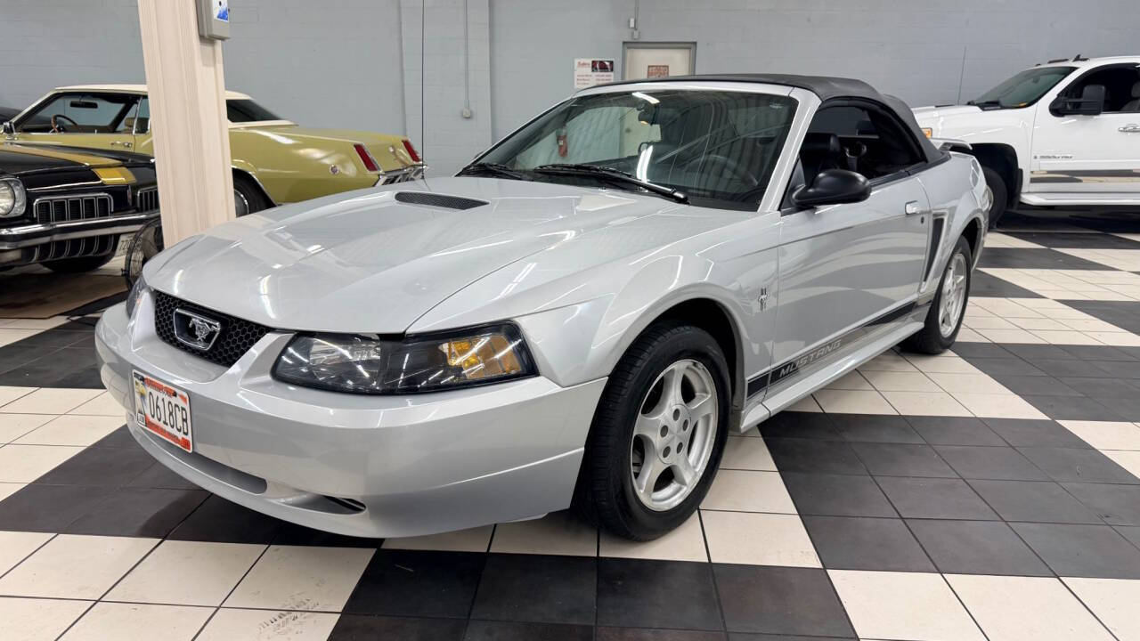 2002 Ford Mustang 1