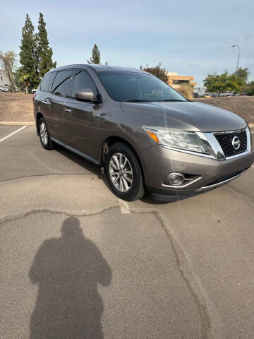 2014 Nissan Pathfinder for sale at NICE CAR AUTO SALES, LLC in Tempe AZ