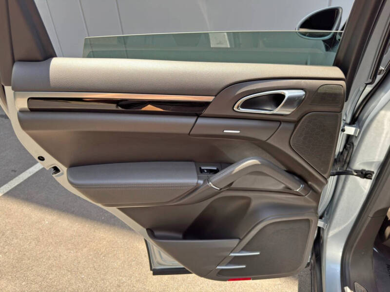 2017 Porsche Cayenne Platinum Edition