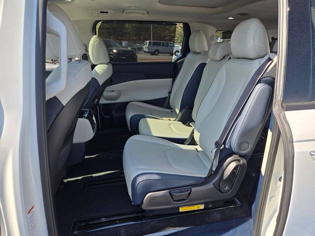 2025 Kia Carnival SX