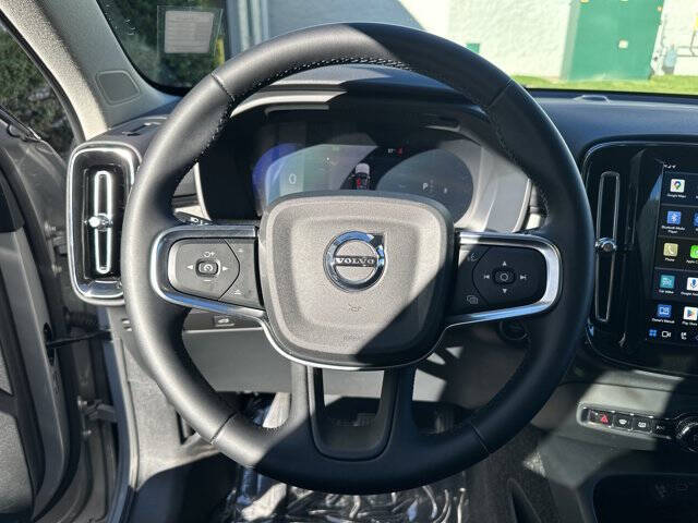 2025 Volvo XC40 B5 Core Bright Theme