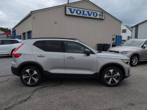 2024 Volvo XC40 B5 Plus Dark Theme