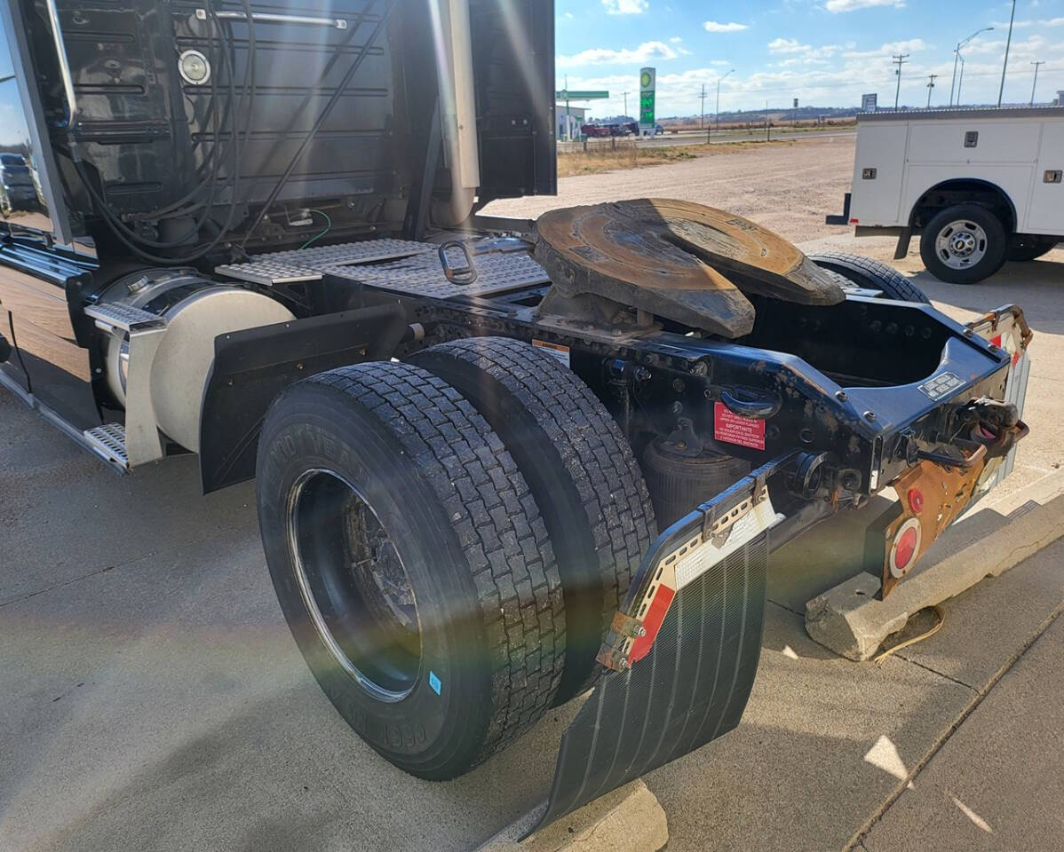 2016 Volvo VNL for sale at LANDMARK AUTO GROUP LLC in Weston, NE