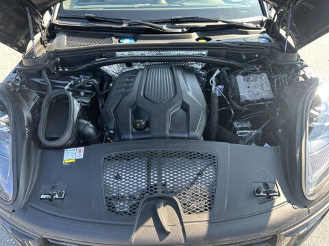 2023 Porsche Macan T