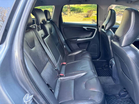 2016 Volvo XC60 T6 Drive-E Platinum