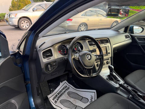 2016 Volkswagen Golf TSI SE