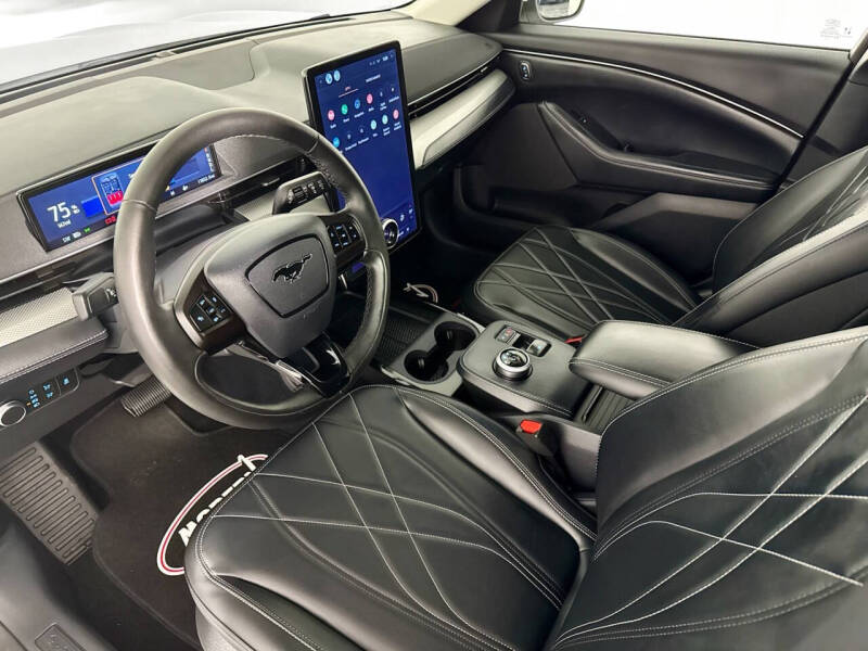 2022 Ford Mustang Mach-E Select