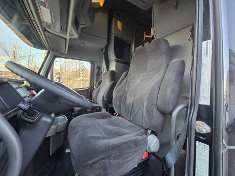 2010 Volvo VNL