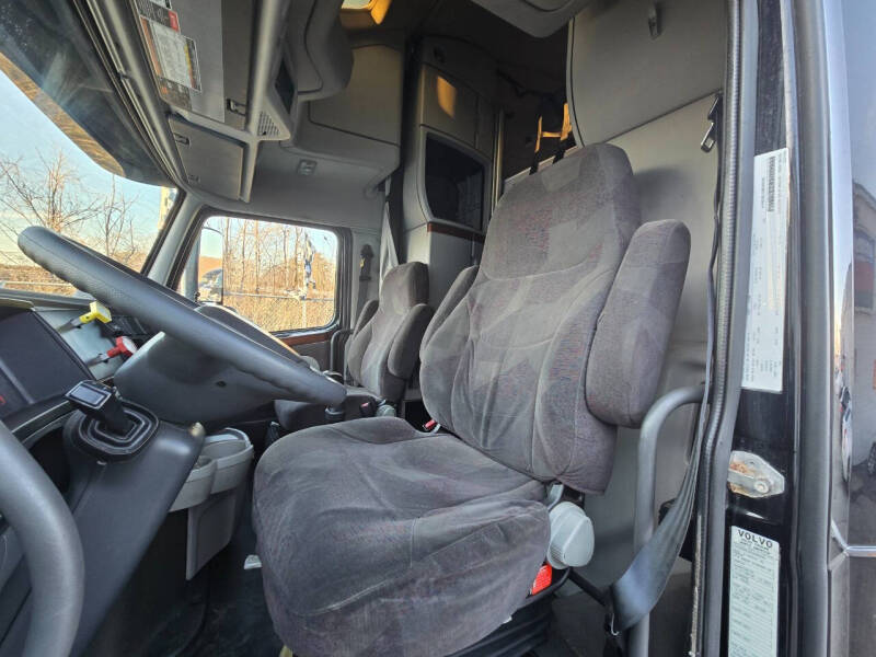 2010 Volvo VNL