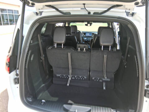 2027 Chrysler Pacifica Select