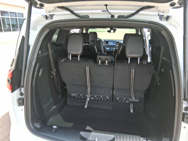 2027 Chrysler Pacifica Select