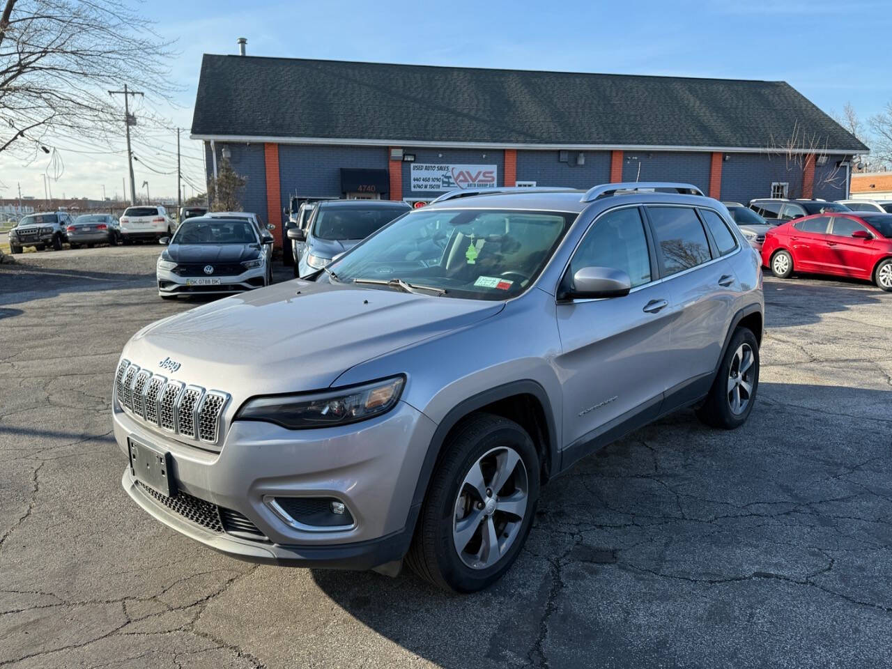 2019 Jeep Cherokee for sale at AVS AUTO GROUP LLC in CLEVELAND, OH