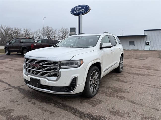 2023 GMC Acadia Denali