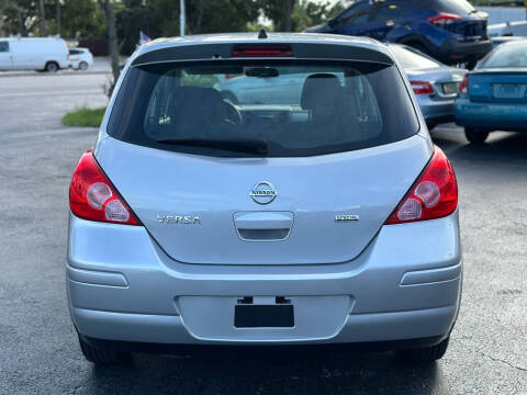 2012 Nissan Versa 1.8 S