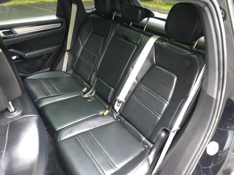 2023 Porsche Cayenne Platinum Edition