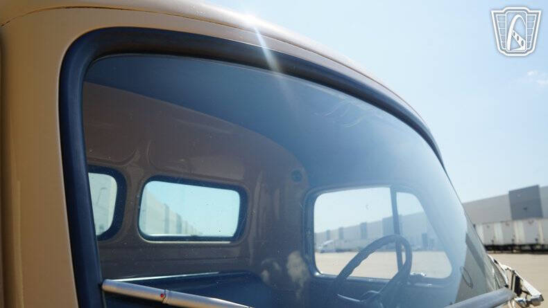 1951 International L 110