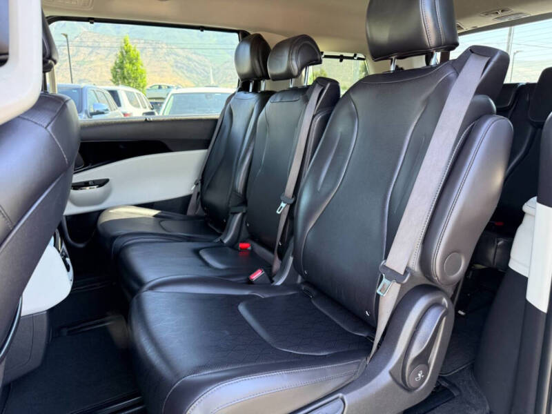 2024 Kia Carnival SX