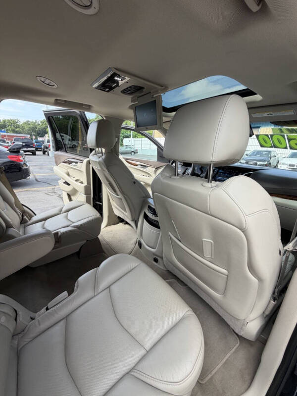 2017 Cadillac Escalade Luxury