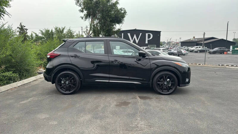 2022 Nissan Kicks SR