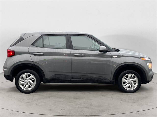 2022 Hyundai Venue SE