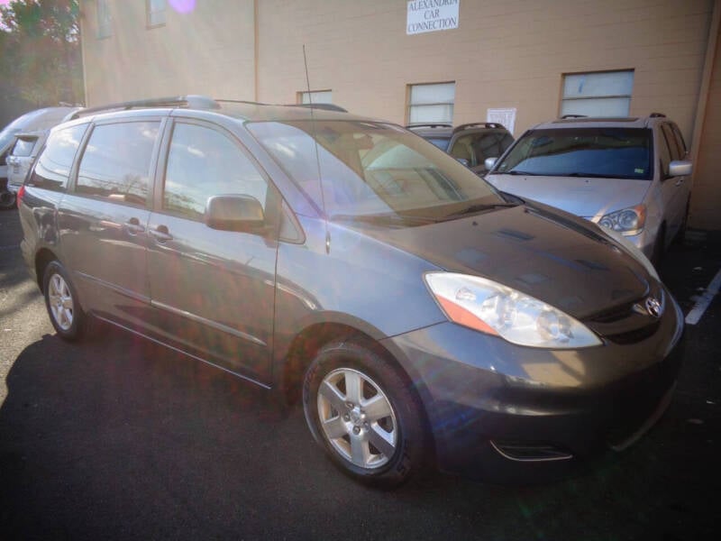 2008 Toyota Sienna LE photo 3